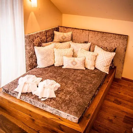 Golden Hill Country Chalets & Suites Lodge Waldschach