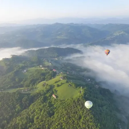 Lodge Golden Hill Country &