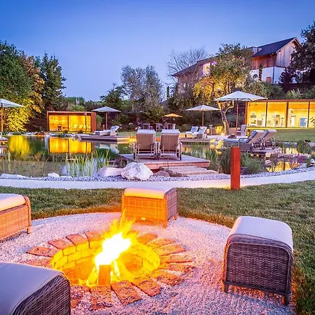 Lodge Golden Hill Country Chalets & Suites