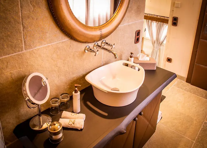 Golden Hill Country & *