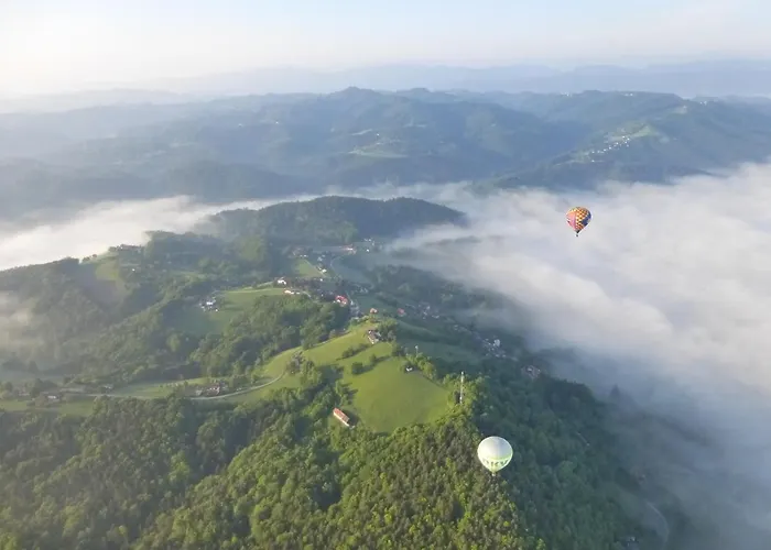 بيت خشبي Golden Hill Country &