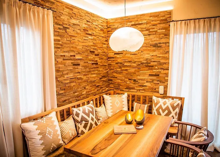 Golden Hill Country & *