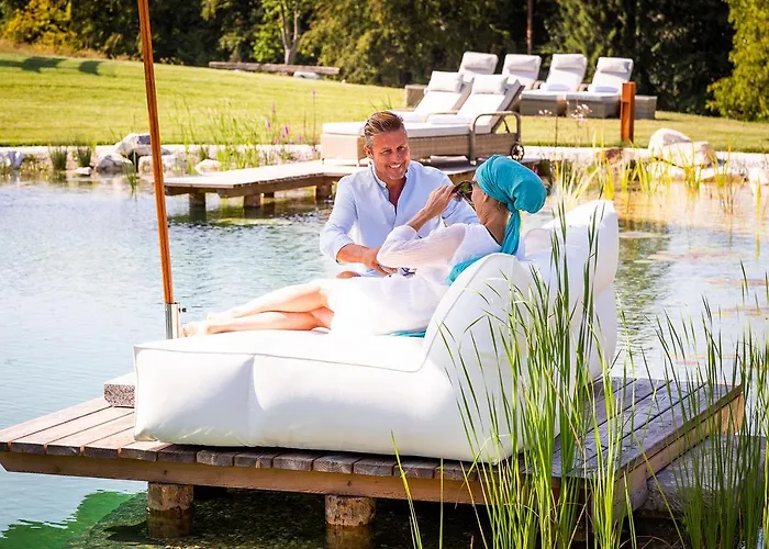 Golden Hill Country & بيت خشبي