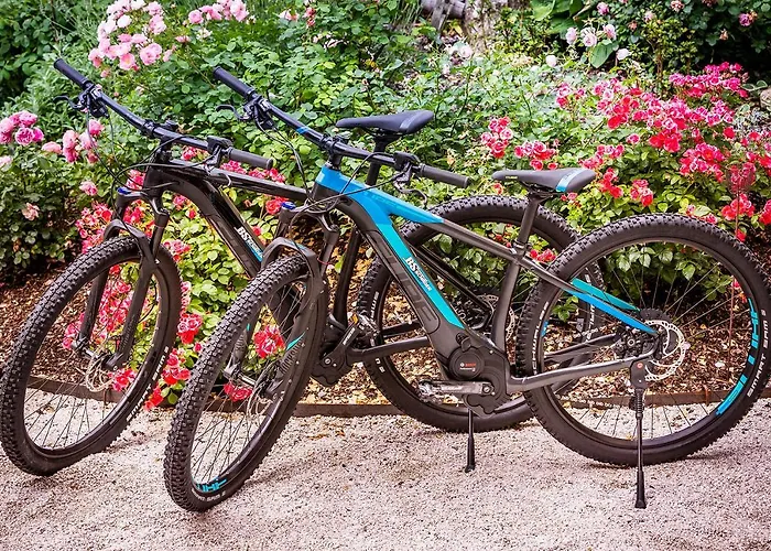 Golden Hill Country & *