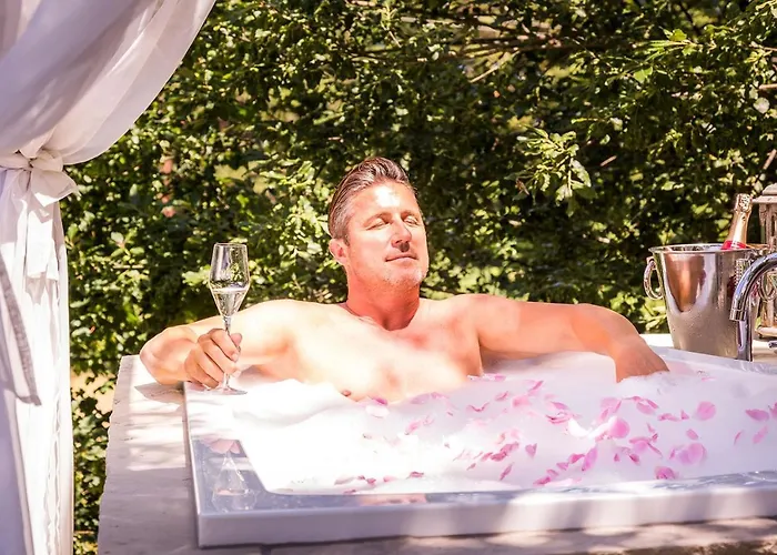 Golden Hill Country & بيت خشبي *